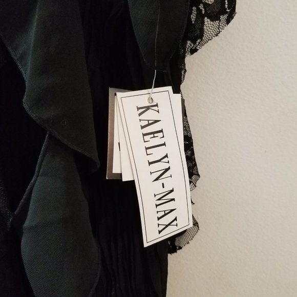 Mix media woven top with  and lace and back sheer pleating - Picture 5 of 10